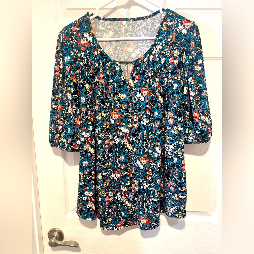 Romantic Flowery Swing Top - Picture 2 of 9